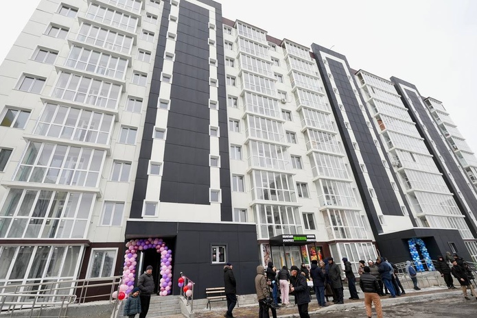 В Усть-Каменогорске 20 семей получили ключи от новых квартир