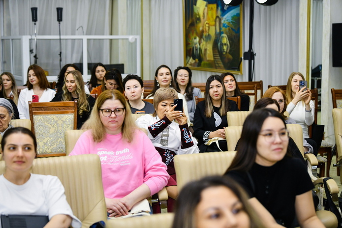 В ВКО прошел Форум женских инициатив вокруг искусственного интеллекта