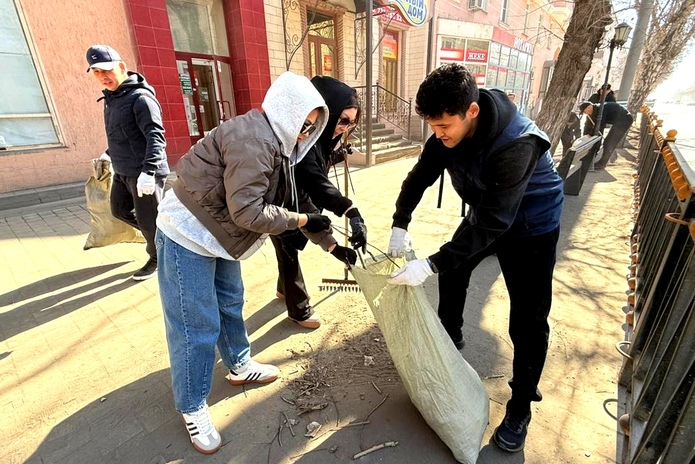 В Усть-Каменогорске прошёл массовый субботник