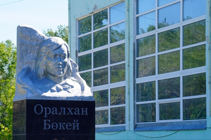 Аким ВКО пожелал выпускникам стать достойными гражданами страны