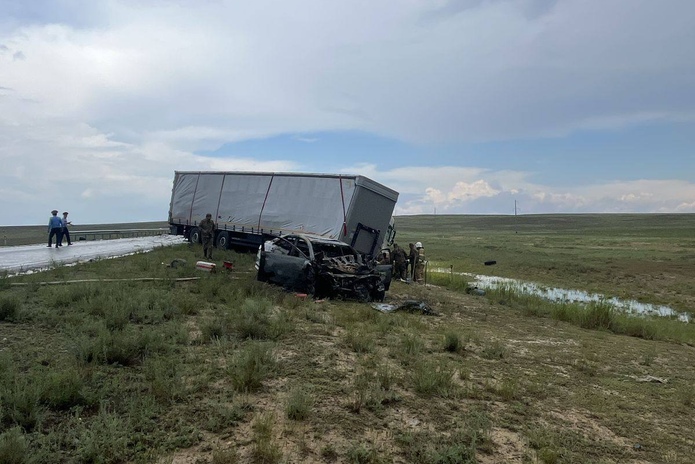 КазАвтоЖол просит водителей быть внимательными за рулем