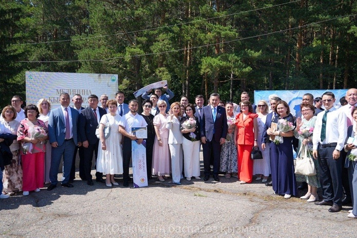 Лучшие врачи ВКО получили награды