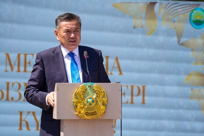 Лучшие врачи ВКО получили награды