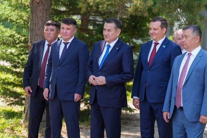 Лучшие врачи ВКО получили награды