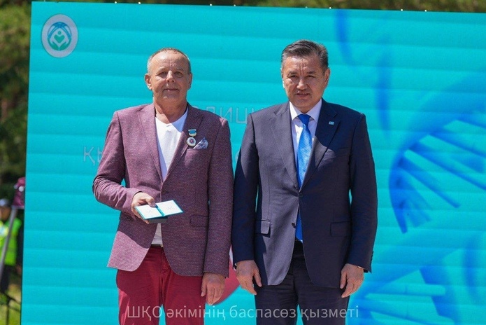 Лучшие врачи ВКО получили награды