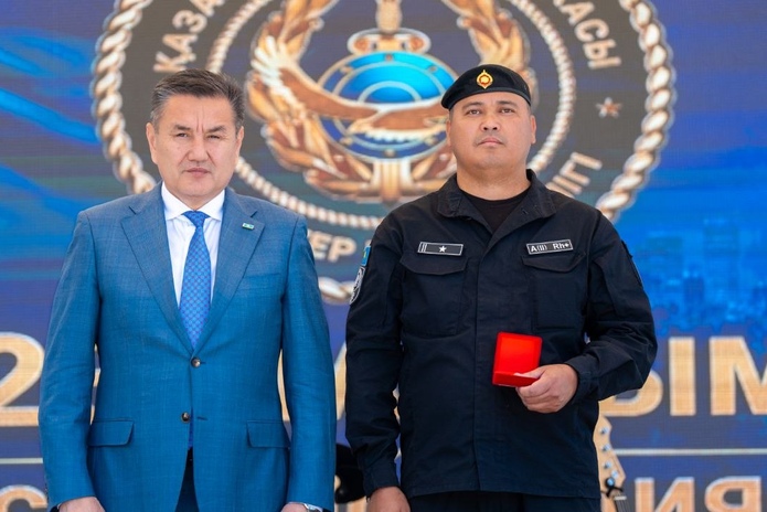 В ВКО десять полицейских получили ключи от новых квартир