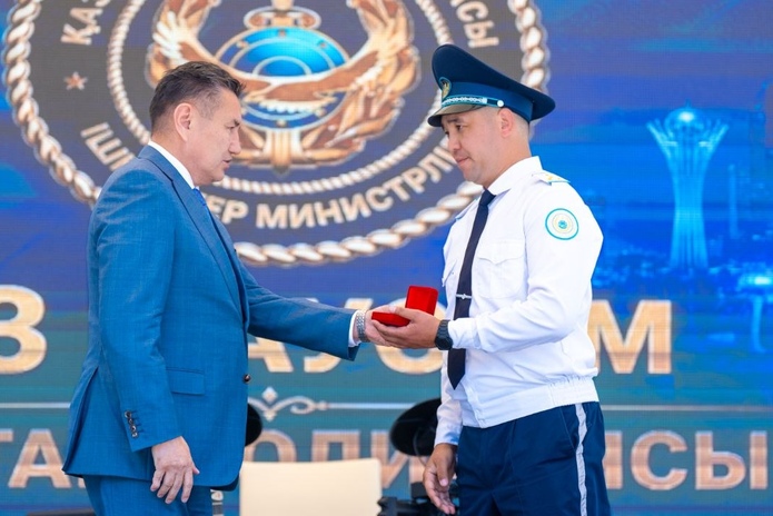 В ВКО десять полицейских получили ключи от новых квартир