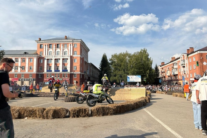 В Риддере начался международный фестиваль экстремального мотоспорта