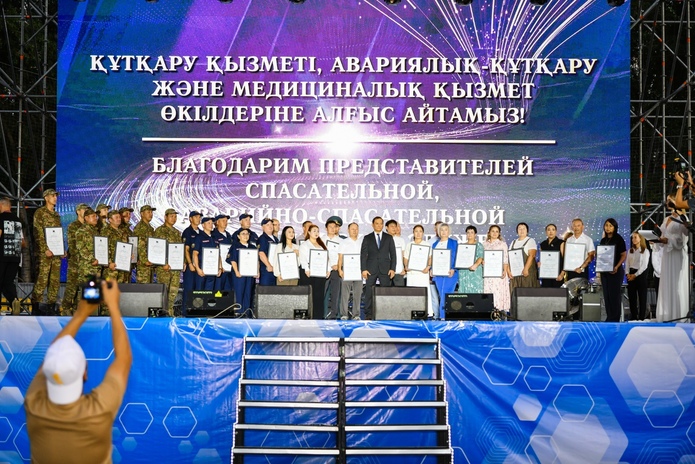 Мирас Жугунусов, Банд’Эрос и миллион для 