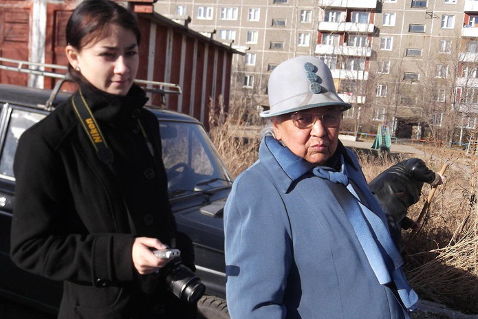 Двором нужно заниматься самим