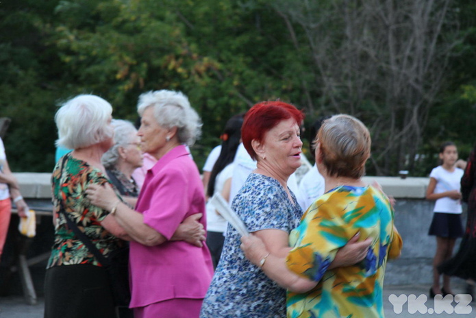 Нарушая законы