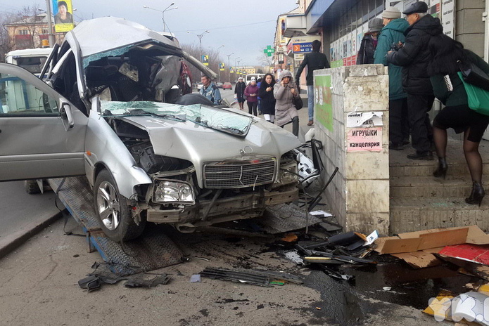 Влетел в крыльцо (+фото)