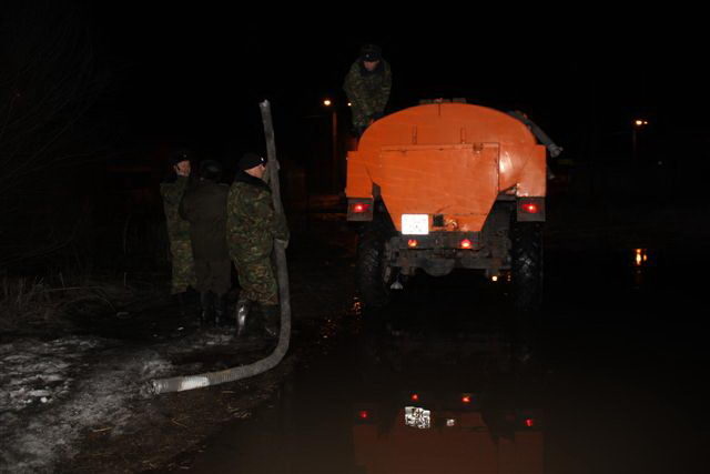 Паводков нет, нас просто топит