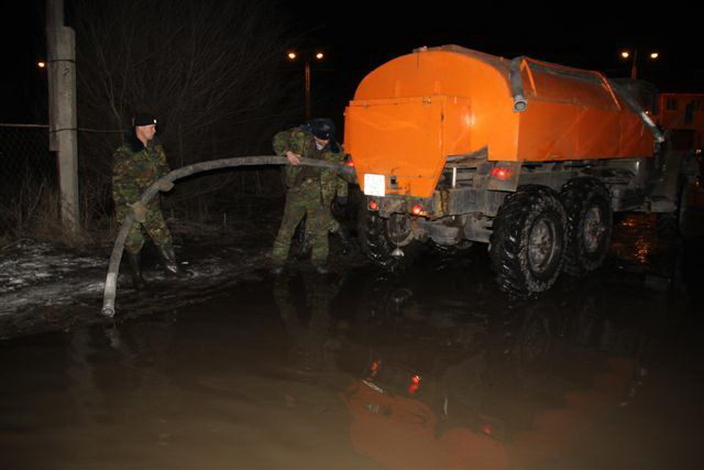 Паводков нет, нас просто топит