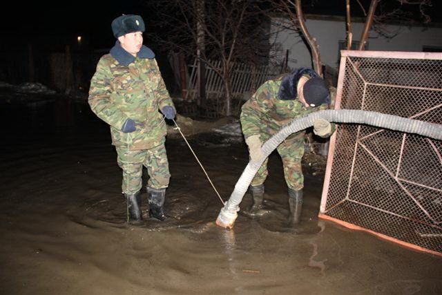 Паводков нет, нас просто топит