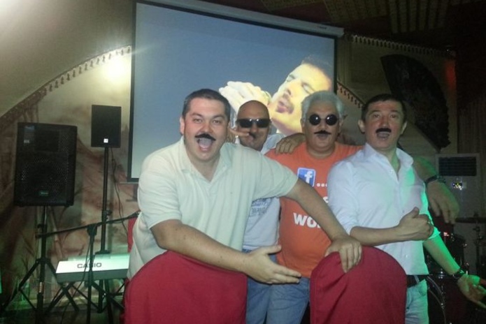 Отметили флешмобом