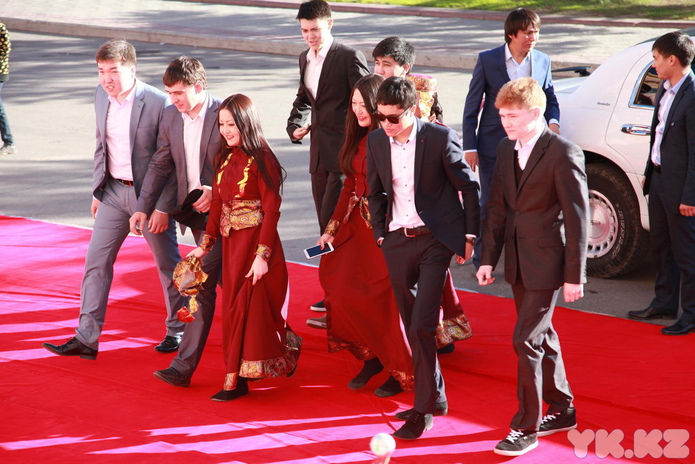 Студенты встречают весну (+фото)