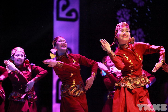 Студенты встречают весну (+фото)