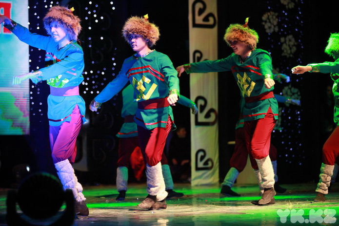 Студенты встречают весну (+фото)