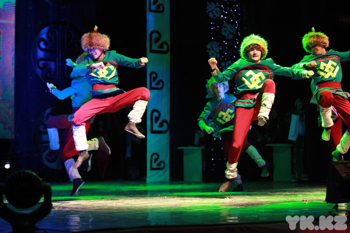 Студенты встречают весну (+фото)