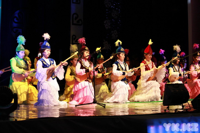 Студенты встречают весну (+фото)