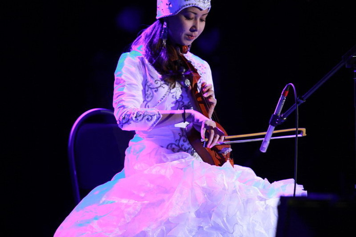 Студенты встречают весну (+фото)