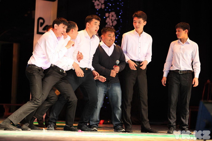 Студенты встречают весну (+фото)