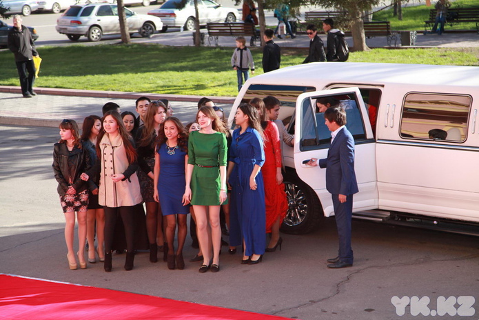 Студенты встречают весну (+фото)