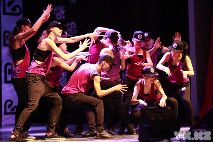 Студенты встречают весну (+фото)