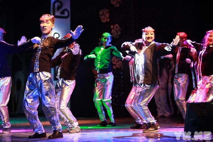 Студенты встречают весну (+фото)