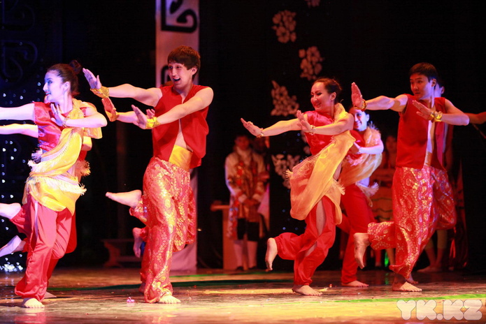 Студенты встречают весну (+фото)