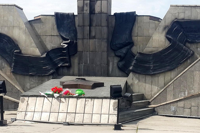 Золотыми буквами