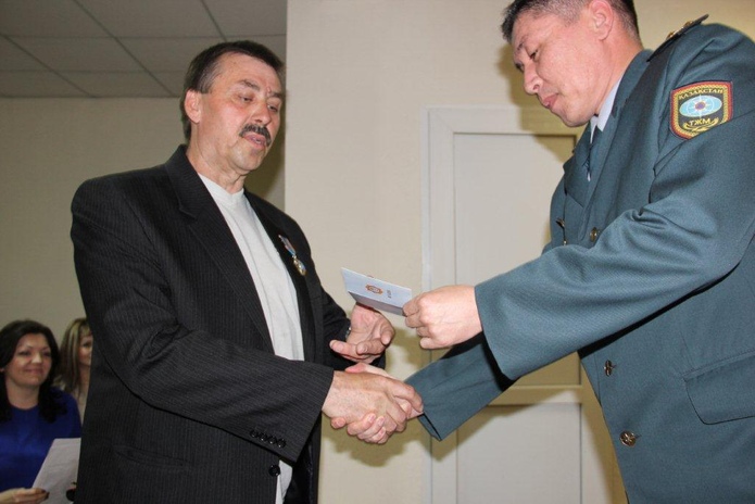 Вынес на руках