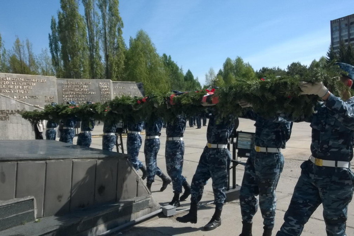 Цветы к Вечному огню