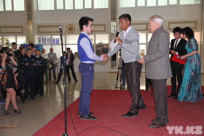 Искусственные смерчи, пылающие чипсы, золотые мозги