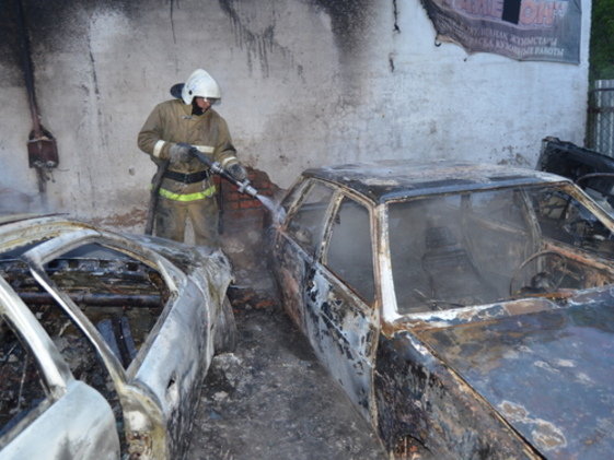 Сгорело 9 машин (+фото)