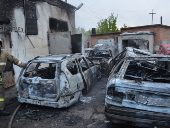 Сгорело 9 машин (+фото)