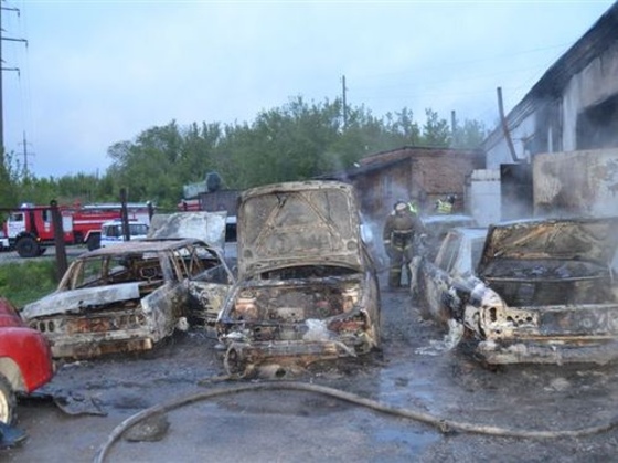 Сгорело 9 машин (+фото)