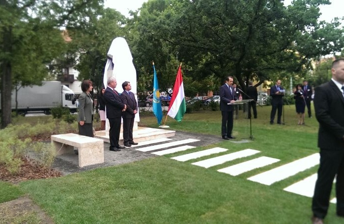 Памятник – в Венгрии