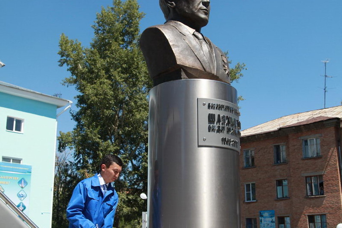 Увековечен в бронзе (+фото)