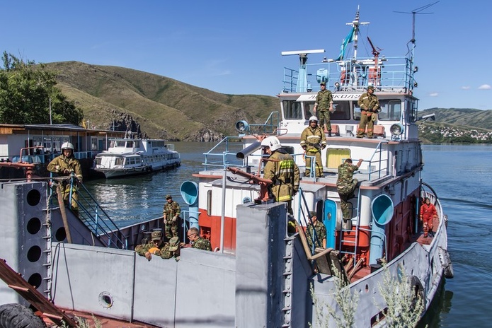 Море синее зажгли (+фото)