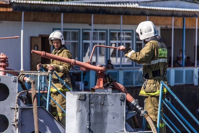 Море синее зажгли (+фото)