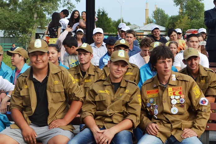 Поздравили строителей