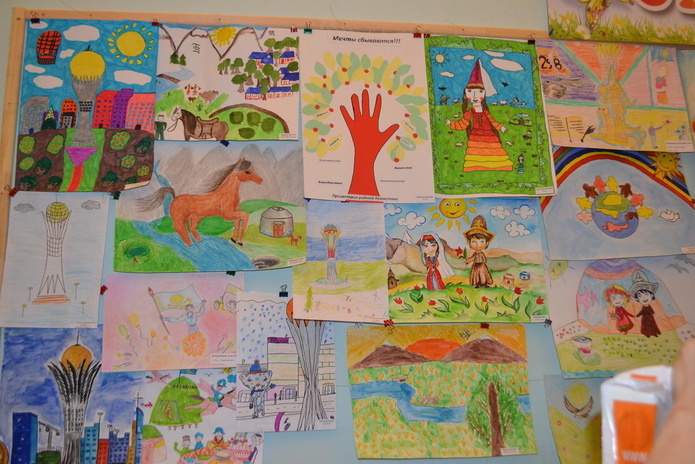 Рисуют Родину и Президента