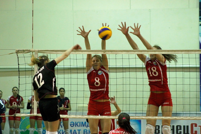 Девушки с мячом (+фото)