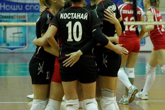 Девушки с мячом (+фото)