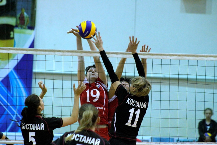 Девушки с мячом (+фото)