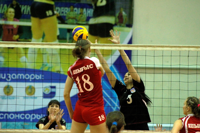 Девушки с мячом (+фото)