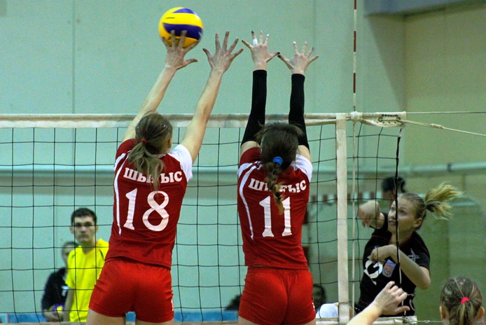 Девушки с мячом (+фото)