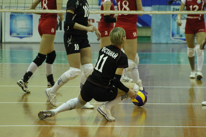 Девушки с мячом (+фото)